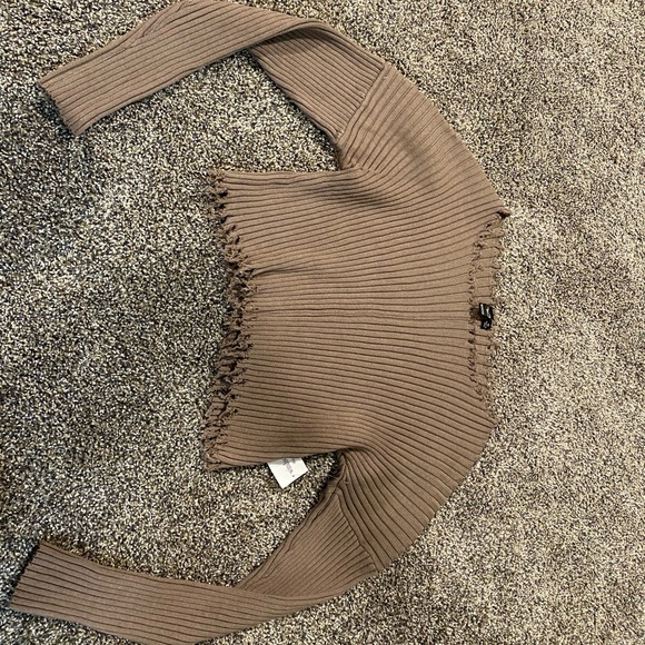 LONG SLEEVE CROPPED SWEATER - Picture 1 of 2